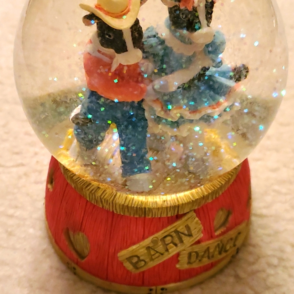 Snow Globe San Francisco Music Box 6” Plays Tennessee Waltz